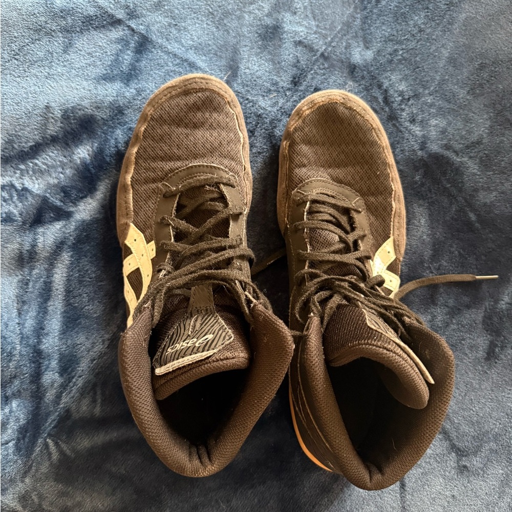 Men’s size 11 wrestling shoes
